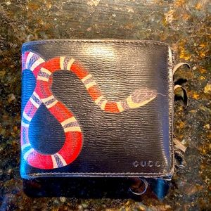 Gucci snake wallet in suboptimal condition
